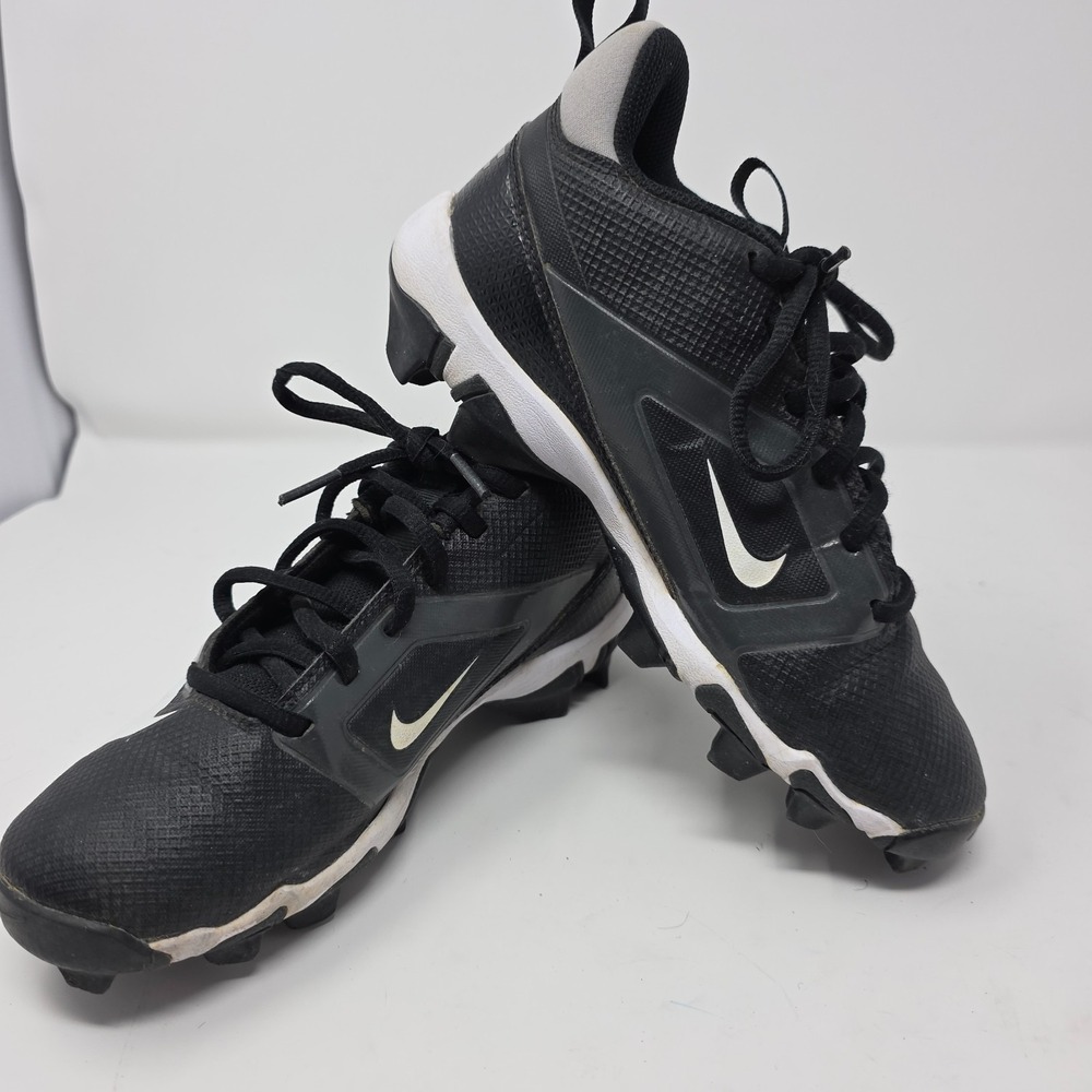 Nike Cleats Kids Size 3Y W Black Grey Silver White Menace 4 Shark‎ Football